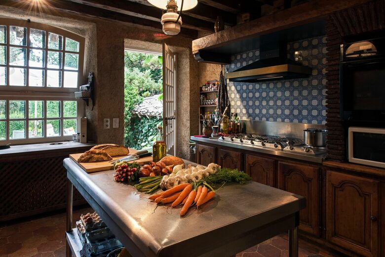 All-Inclusive 5-night TradeWinds TERRA Experience at Chateau Alizes - Sourzac, France