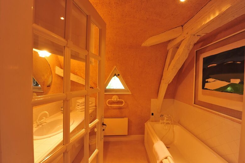 All-Inclusive 5-night TradeWinds TERRA Experience at Chateau Alizes - Sourzac, France