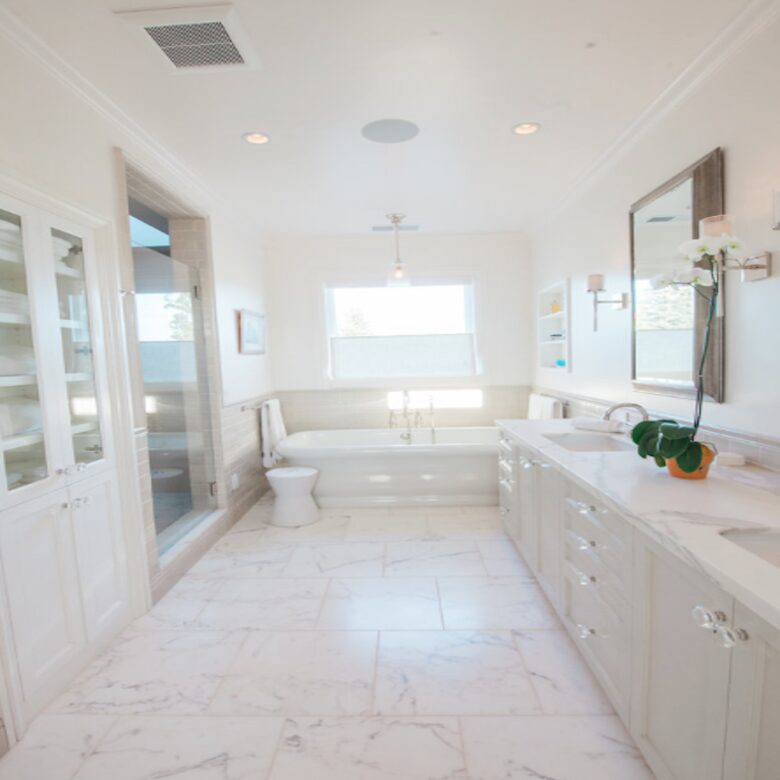 The principal bathroom with freestanding bathtub.