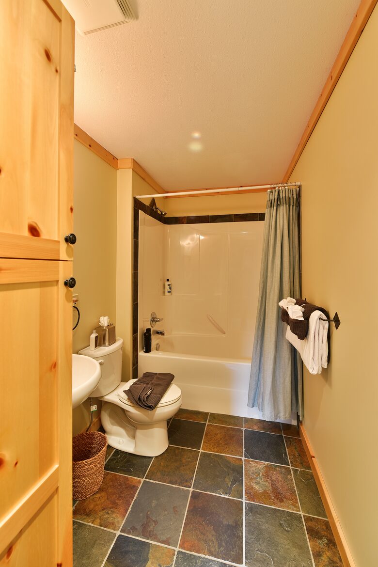 Main floor - Bath