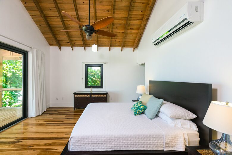 Vivaro Luxury Beachfront with Amazing Private Beach! - West End, Honduras