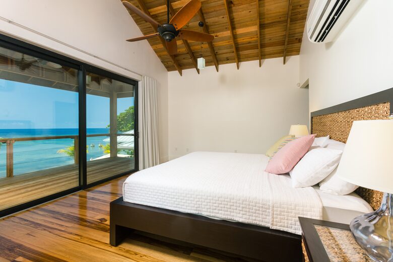 Vivaro Luxury Beachfront with Amazing Private Beach! - West End, Honduras