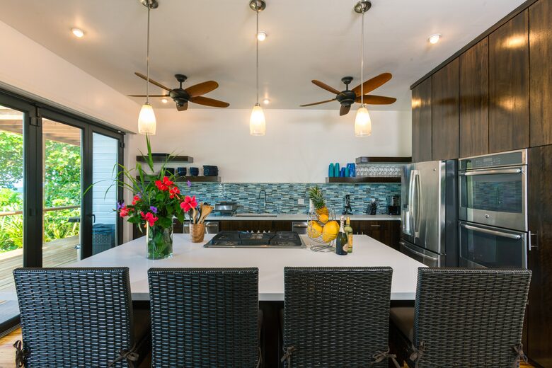 Vivaro Luxury Beachfront with Amazing Private Beach! - West End, Honduras