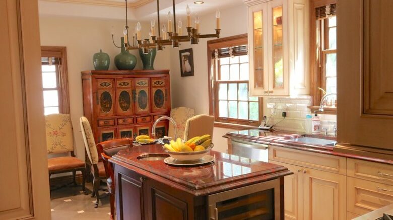 Little French Chateau in Santa Monica - Santa Monica, California