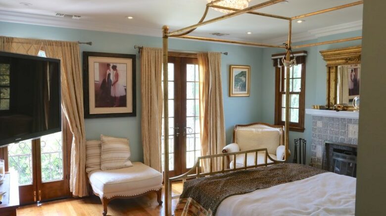 Little French Chateau in Santa Monica - Santa Monica, California