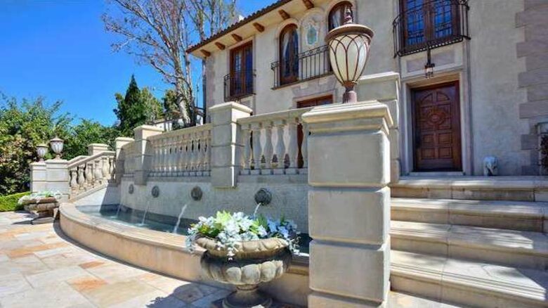 Little French Chateau in Santa Monica - Santa Monica, California
