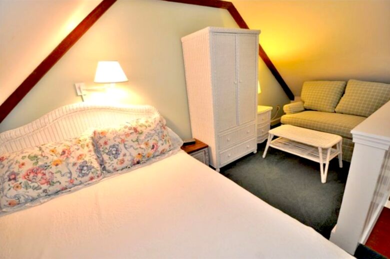 Honeysuckle Cottage - 4 Bedrooms plus 2 Lofts - Just Blocks to Center of Town! - Nantucket, Massachusetts