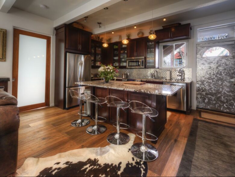 Kitchen with island