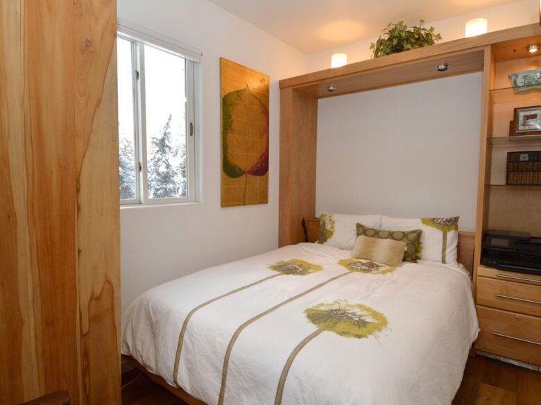 Murphy bed