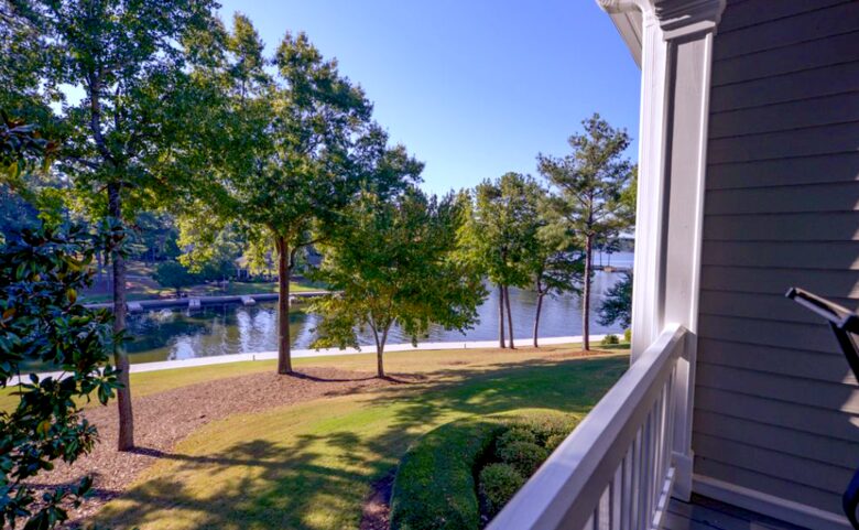 Fishtales Lakefront Lodge - Greensboro, Georgia