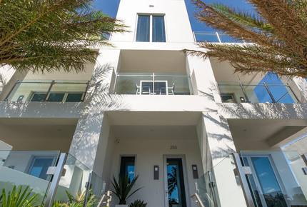 SkY263 - 4 Bedroom Townhouse - Lauderdale by the Sea, Florida