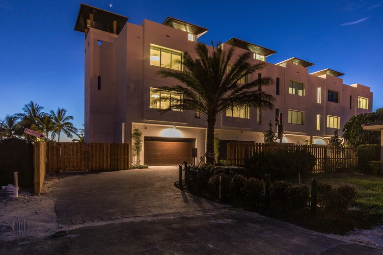 SkY263 - 4 Bedroom Townhouse - Lauderdale by the Sea, Florida
