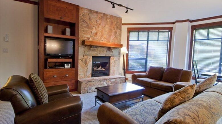First Tracks Lodge - 2 Bedroom Residence - Whistler, Canada