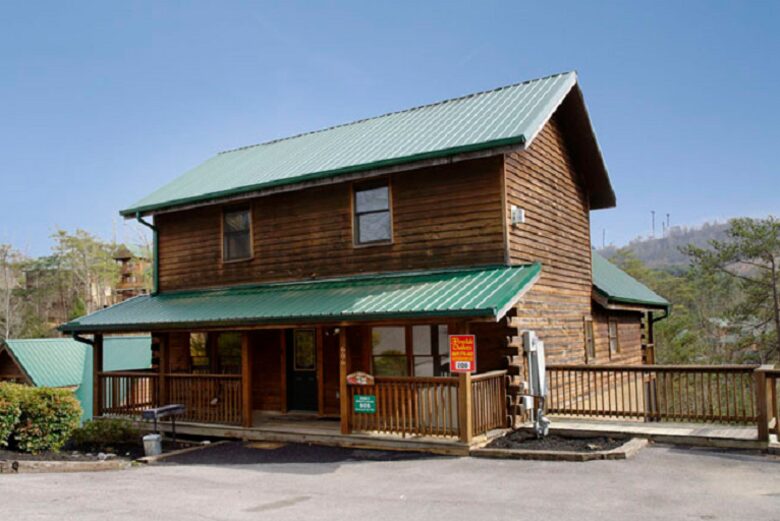 Angels Crest Arrowhead Log Cabin Resort - Pigeon Forge, Tennessee
