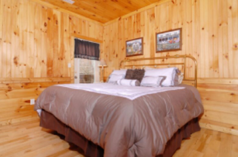 Angels Crest Arrowhead Log Cabin Resort - Pigeon Forge, Tennessee