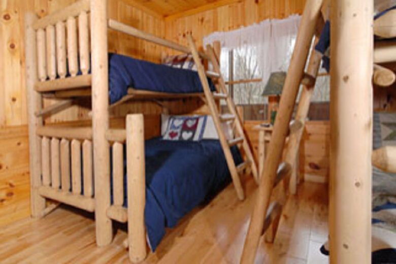 Angels Crest Arrowhead Log Cabin Resort - Pigeon Forge, Tennessee