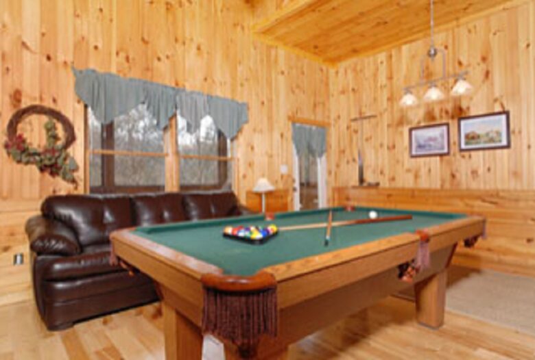 Angels Crest Arrowhead Log Cabin Resort - Pigeon Forge, Tennessee