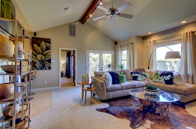 Firesong Ranch and Glamping - The Casita and Ndotto - Spicewood, Texas