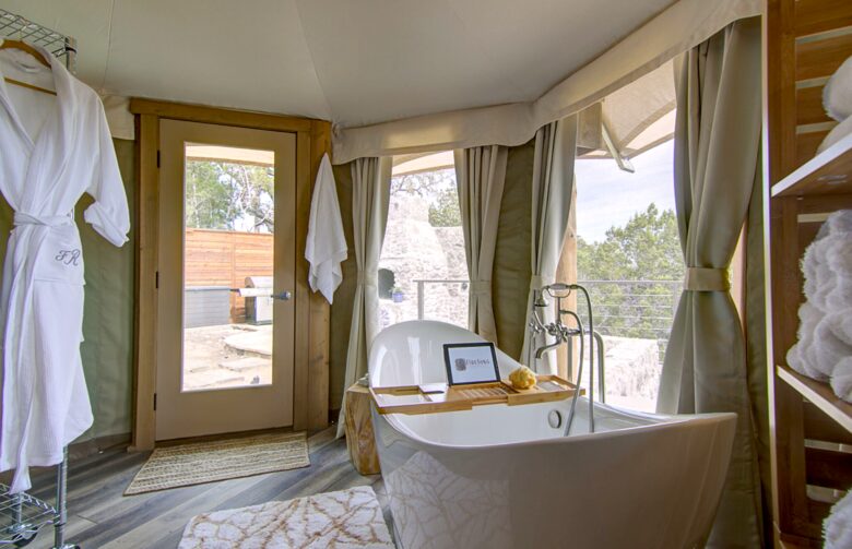 Firesong Ranch and Glamping - The Casita and Ndotto - Spicewood, Texas