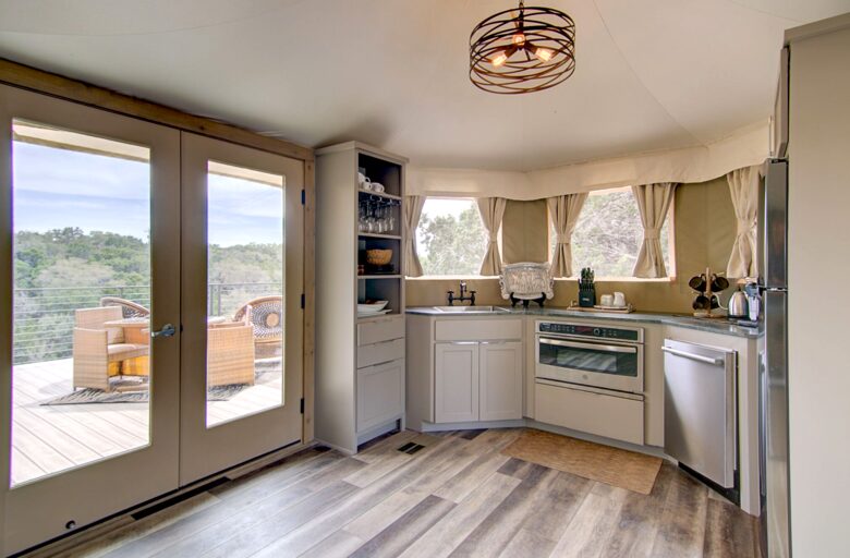 Firesong Ranch and Glamping - The Casita and Ndotto - Spicewood, Texas