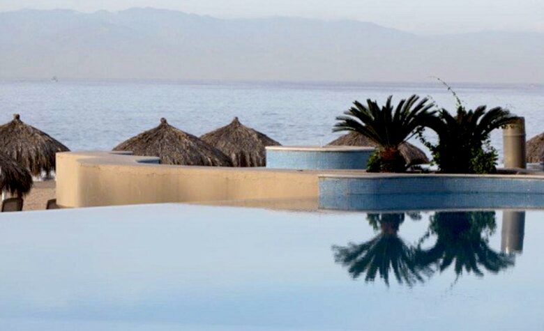 Pool & Jacuzzi