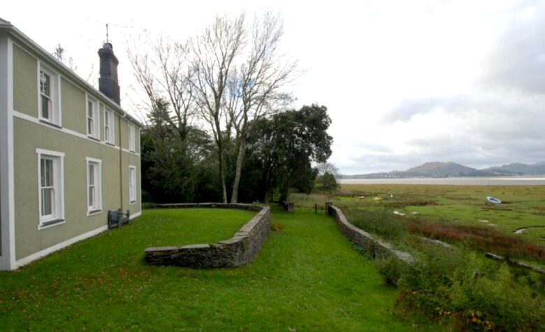 Historic Welsh Coastal Flat: Spacious 4-Bedroom Residence - Portmeirion, United Kingdom