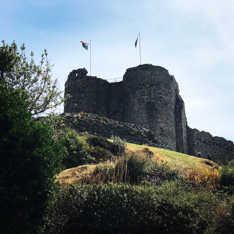 Historic Welsh Coastal Flat: Spacious 4-Bedroom Residence - Portmeirion, United Kingdom