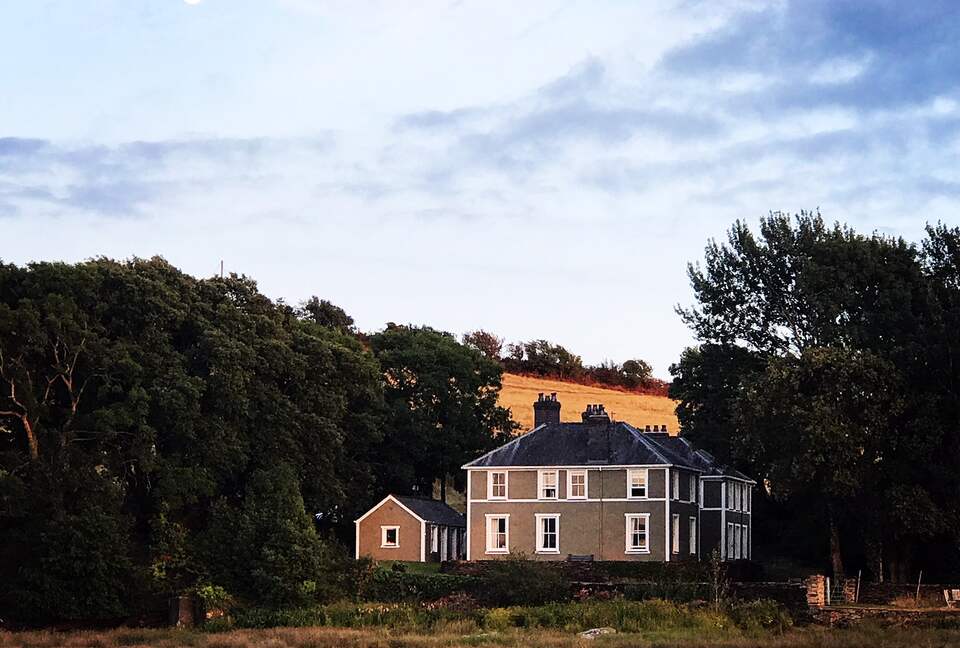 Historic Welsh Coastal Flat: Spacious 4-Bedroom Residence - Portmeirion, United Kingdom