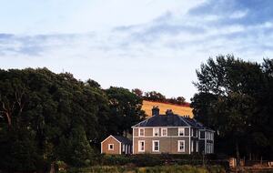 Historic Welsh Coastal Flat: Spacious 4-Bedroom Residence - Portmeirion, United Kingdom