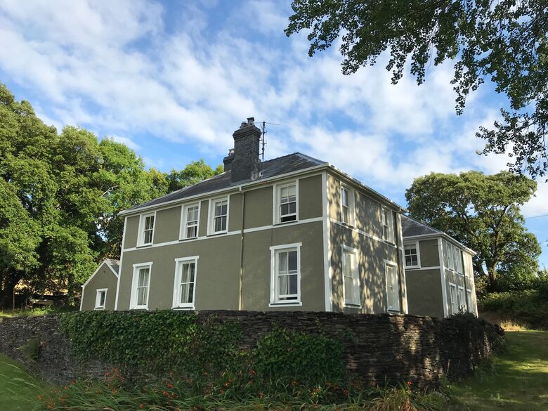 Historic Welsh Coastal Flat: Spacious 4-Bedroom Residence - Portmeirion, United Kingdom