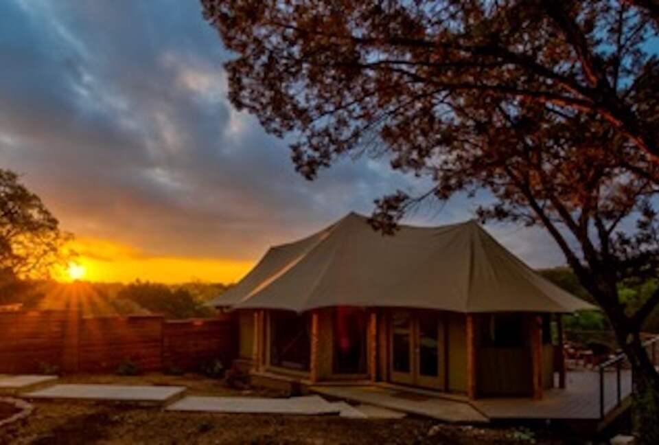 Firesong Ranch and Glamping - The Casita and Ndotto - Spicewood, Texas