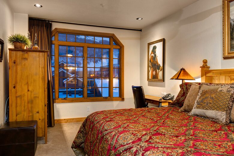Primary Room with Mountain and City View