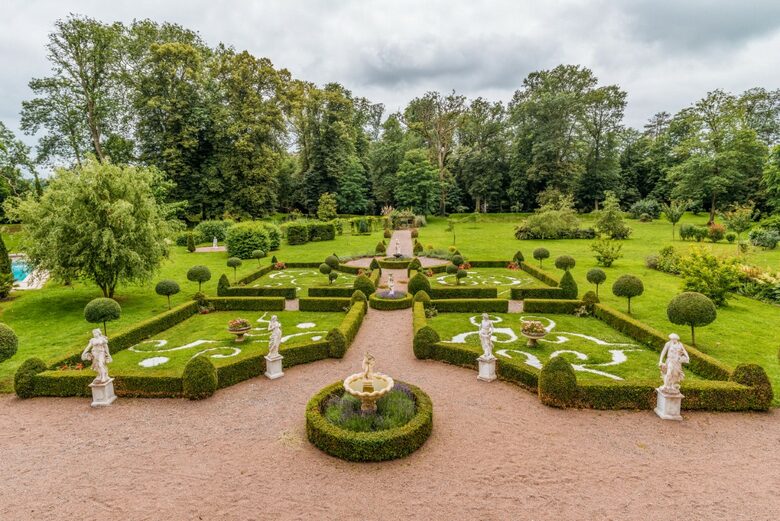 Château De Vézins (R) - Cholet, France