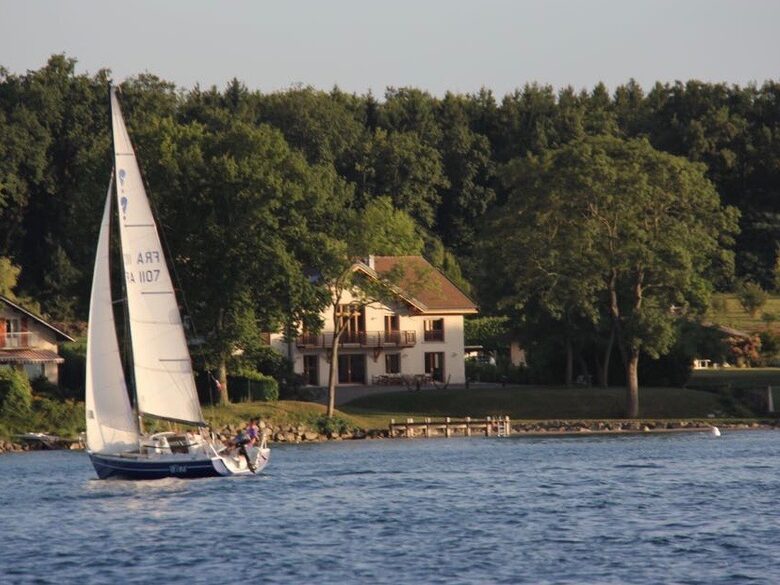 Lake Geneva frontlake House & Private Beach - Nernier, France