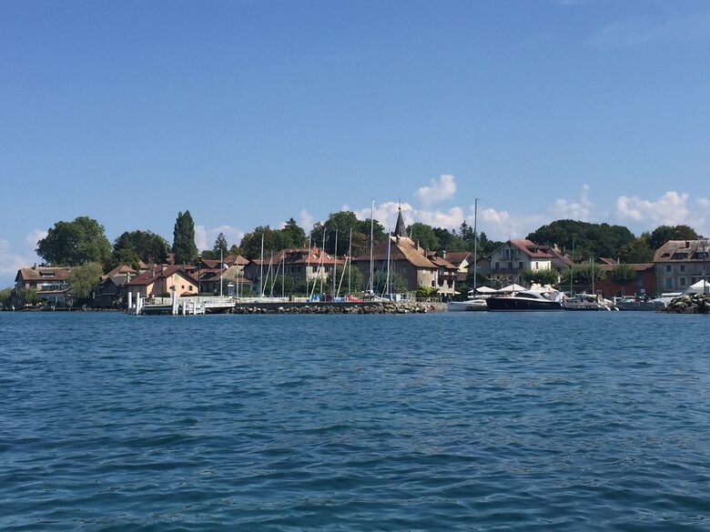 Lake Geneva frontlake House & Private Beach - Nernier, France