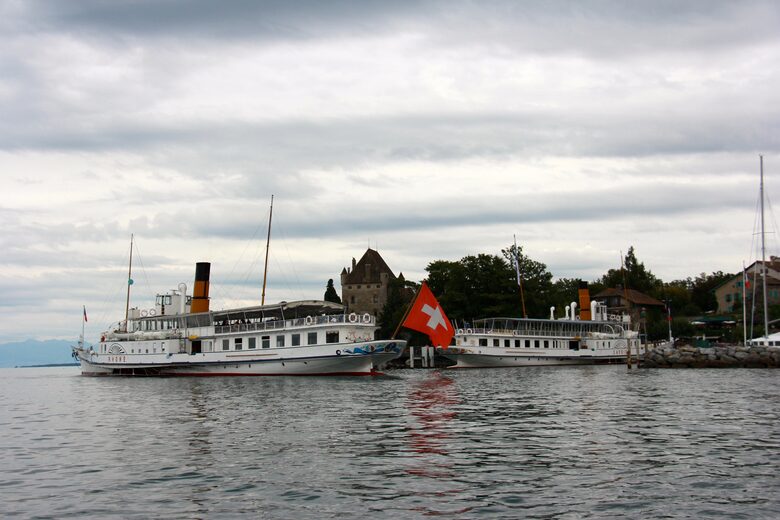 Lake Geneva frontlake House & Private Beach - Nernier, France