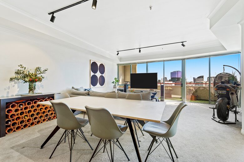 Modern Queensbridge Residence - Melbourne, Australia