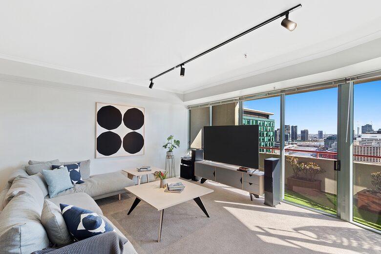 Modern Queensbridge Residence - Melbourne, Australia
