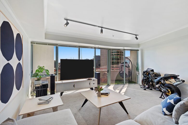 Modern Queensbridge Residence - Melbourne, Australia