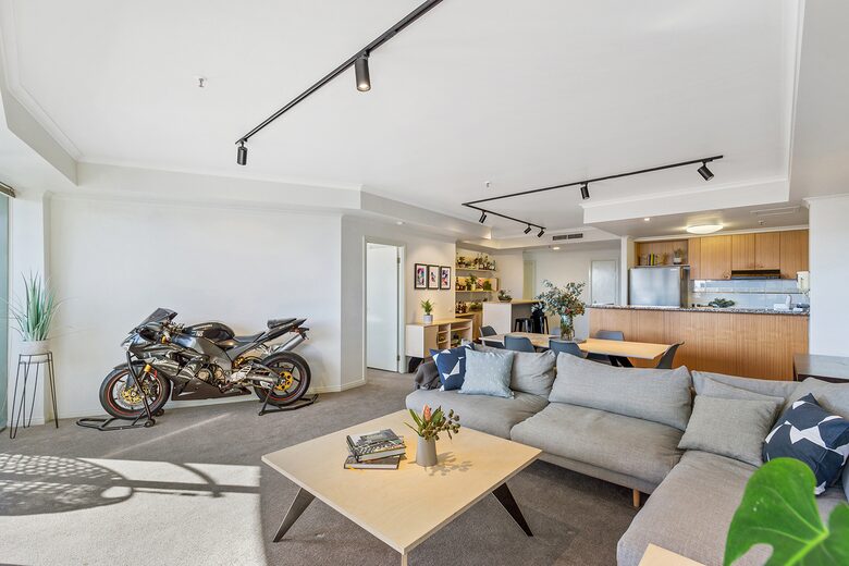 Modern Queensbridge Residence - Melbourne, Australia