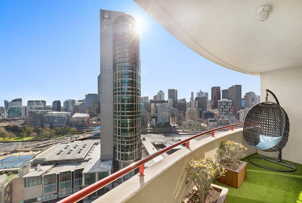 Modern Queensbridge Residence - Melbourne, Australia