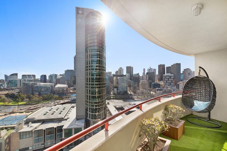Modern Queensbridge Residence - Melbourne, Australia