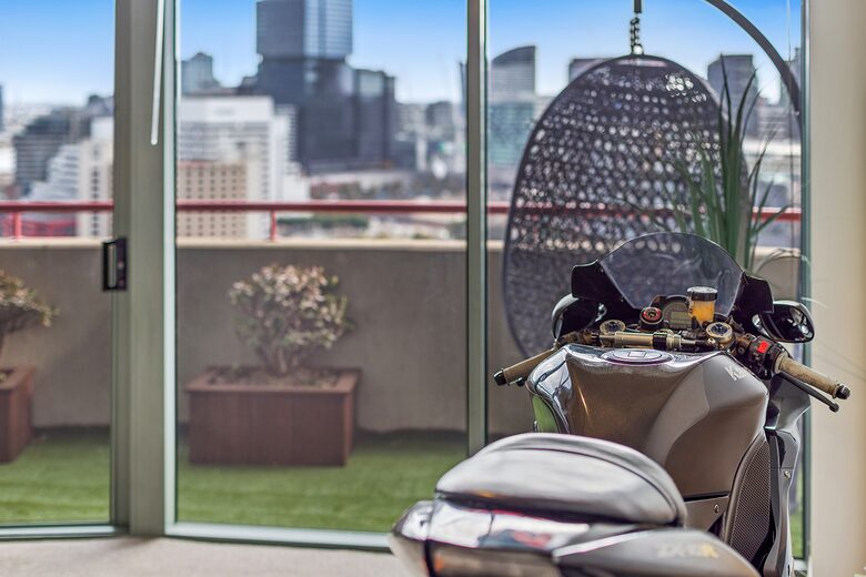 Modern Queensbridge Residence - Melbourne, Australia