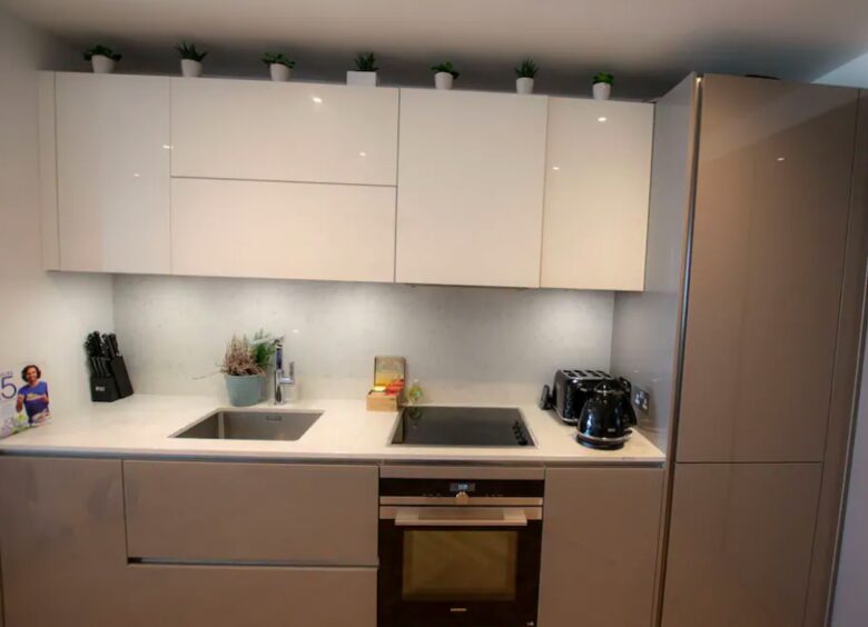 Stylish London 25th Floor Apartment - London, United Kingdom
