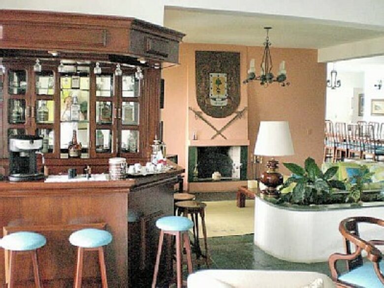 Oceanfront Mansion in Famous Resort Santa Rita - Ubatuba, Brazil