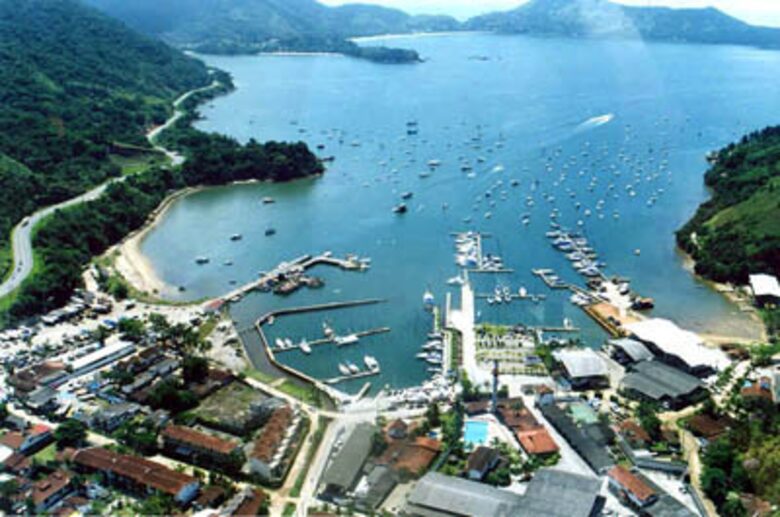 Oceanfront Mansion in Famous Resort Santa Rita - Ubatuba, Brazil