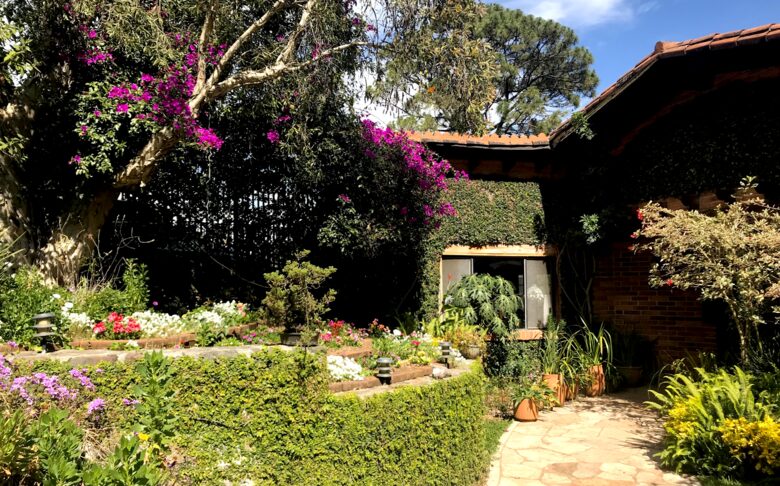Casa de la Cascada - Lakefront & Waterfall Mexican Multifamily Retreat - Avandaro, Mexico
