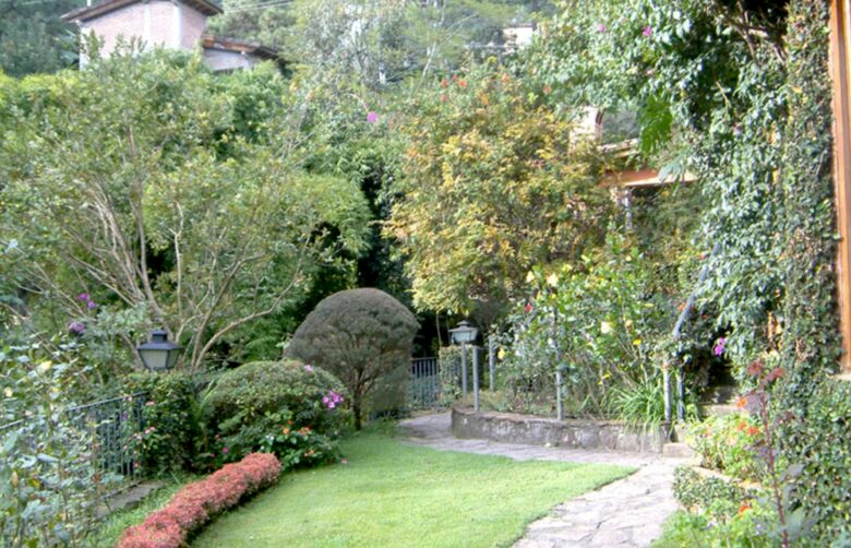 Casa de la Cascada - Lakefront & Waterfall Mexican Multifamily Retreat - Avandaro, Mexico