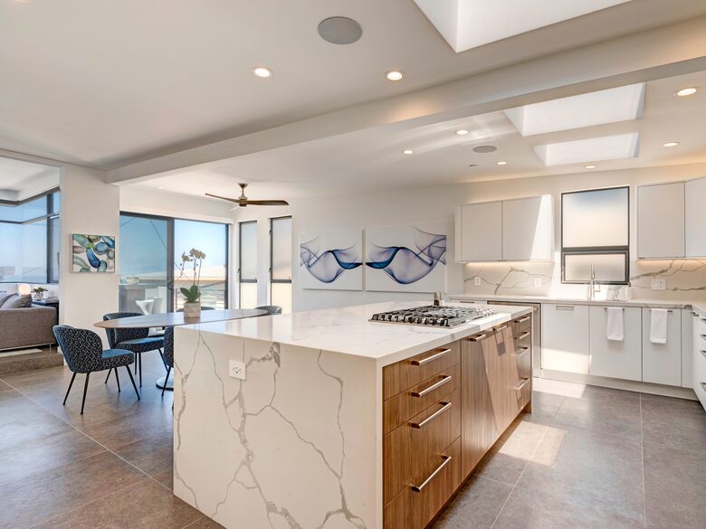 Manhattan Beach Getaway - Perfect Downtown/Beach Location! - Manhattan Beach, California