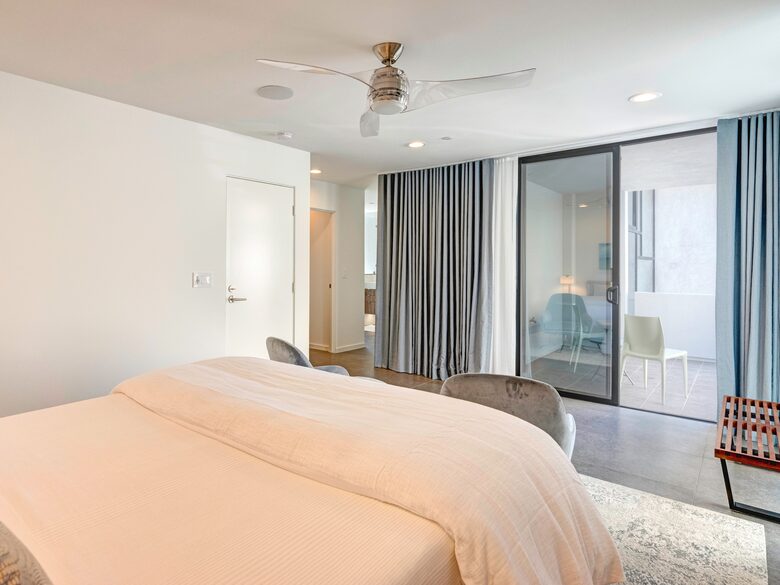Manhattan Beach Getaway - Perfect Downtown/Beach Location! - Manhattan Beach, California